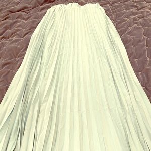 S-M seafoam pleated maxi skirt with matching belt